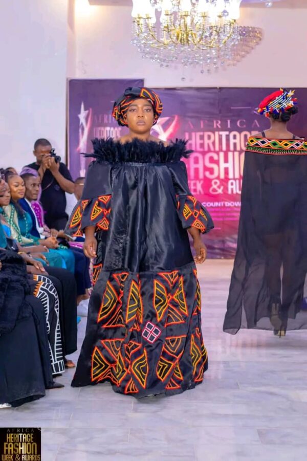 Toghu Woman fashion dress 53